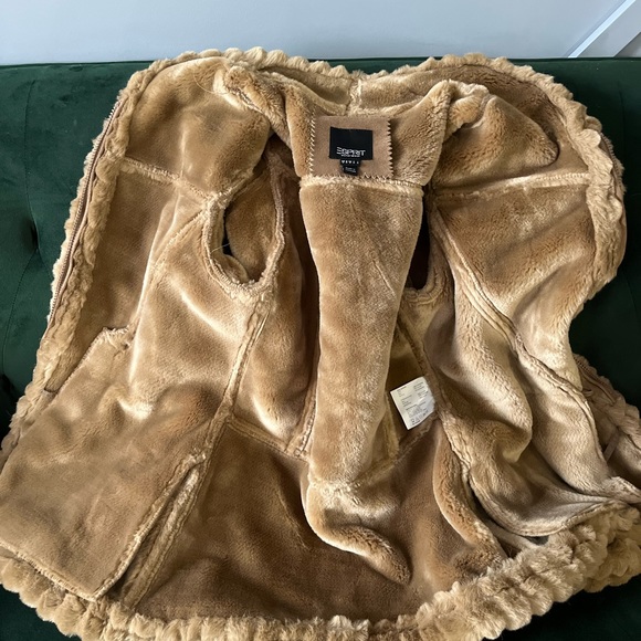 Esprit - Picture 4 of 5